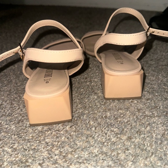 Open Toe Ankle Strap Low Heel Sandals - Picture 10 of 11